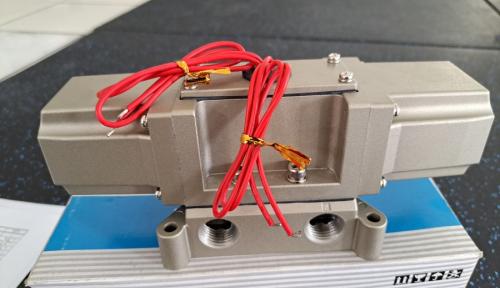 Van Điện Từ 5/3 KCC KS4330 Ren 1/2